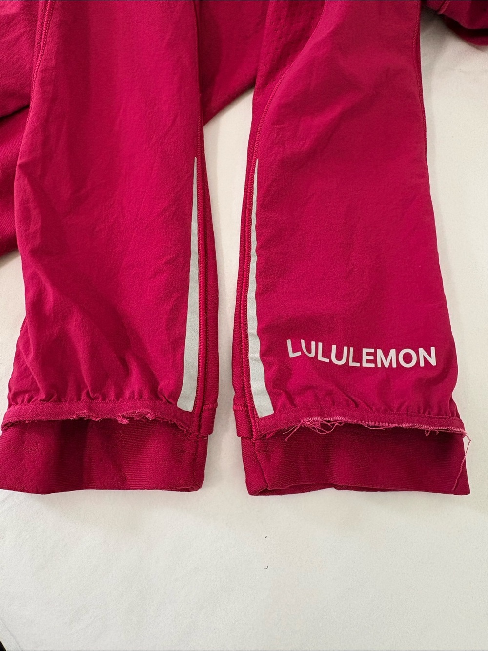 Lululemon SenseKnit Composite Running Jacket Size 6 Pomegranate EUC - Picture 14 of 14